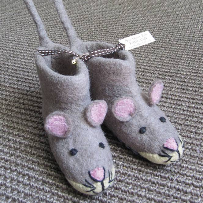 original_mae-mouse-felt-slippers