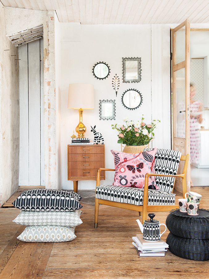 Littlephant_Feathers_Lifestyle1_PRINT