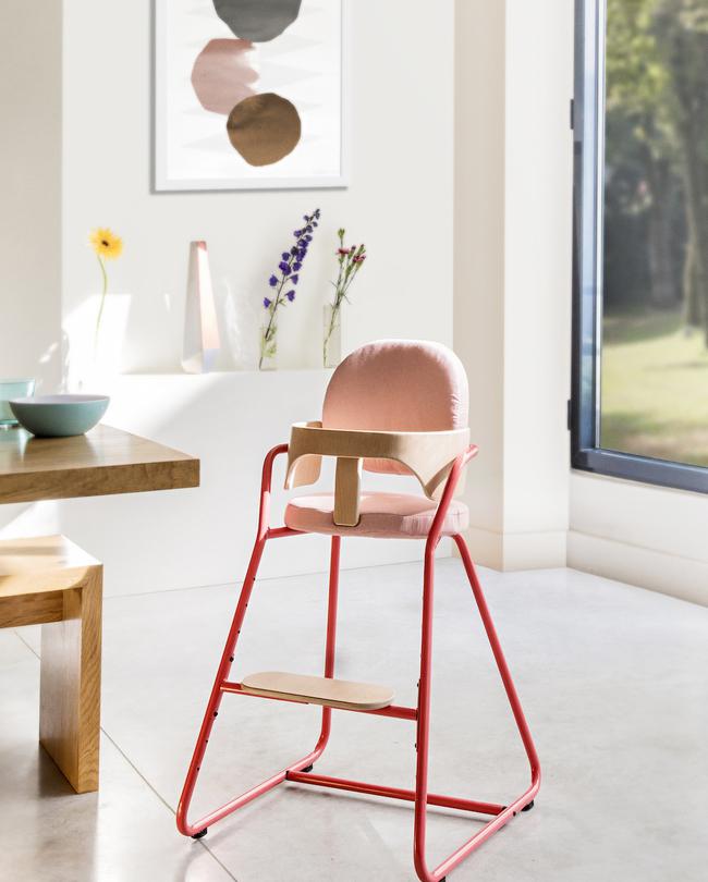 charlie-crane-chaise-haute-tibo-bright-red-269----cr--dit-louise-desrosiers-650x810